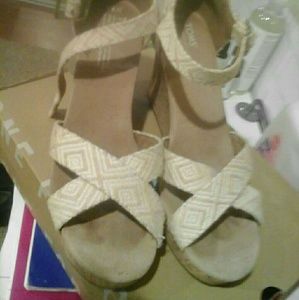 TOM's wedges 9.5w